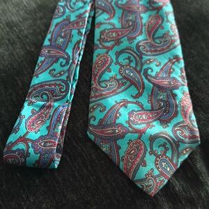 Jsaco %100 silk, made in Italy, vintage tie.